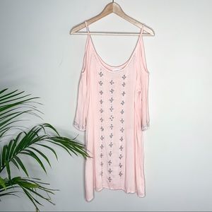 ROMEO & JULIET COUTURE COLD SHOULDER DRESS